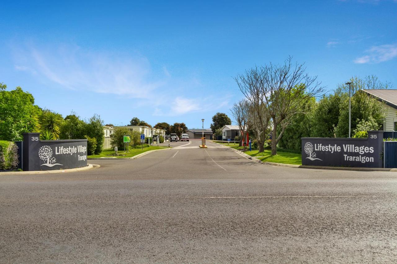 Traralgon Lifestyle Village Bagian luar foto